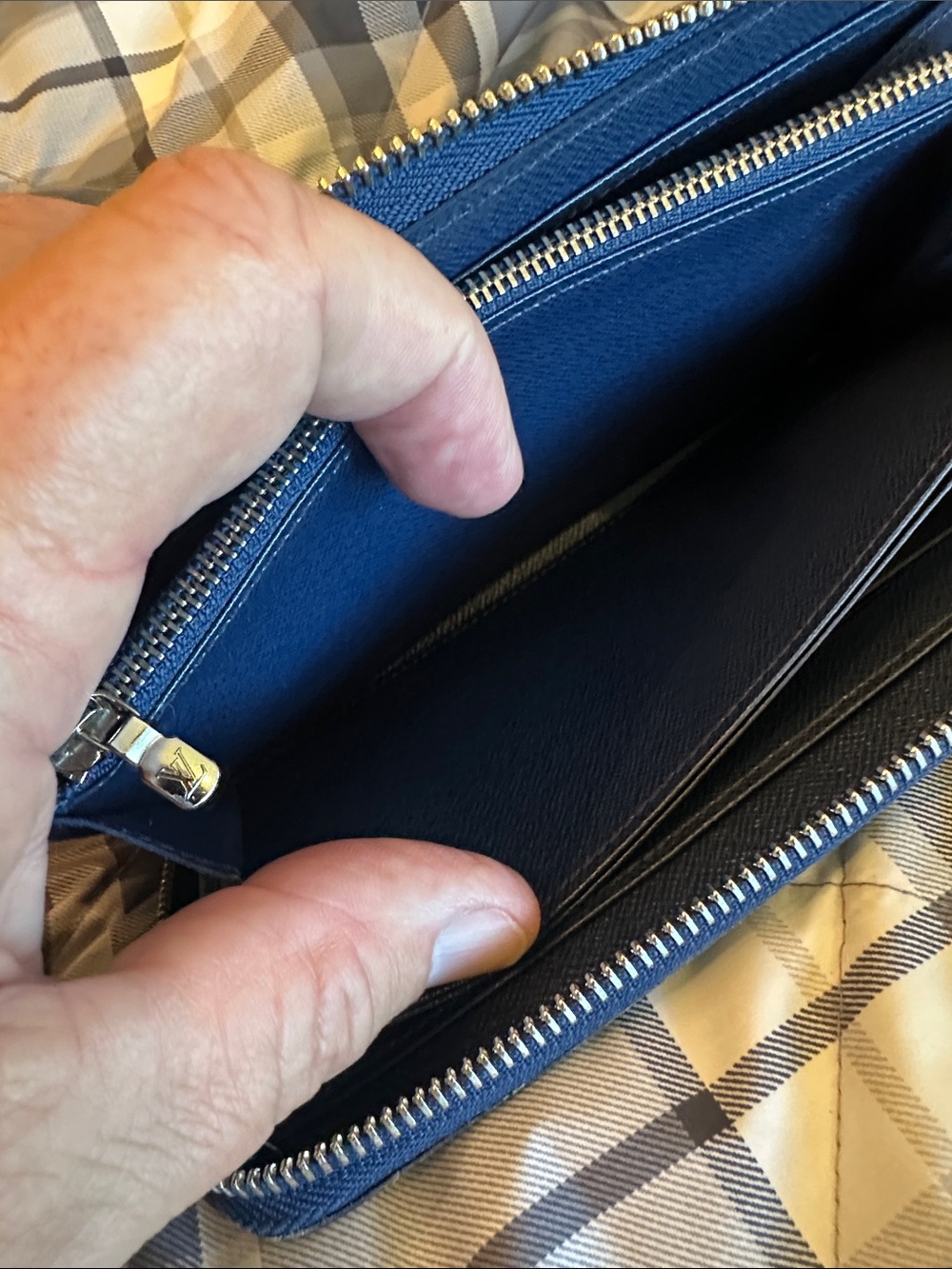 NICE! #475 LOUIS VUTTON Navy Epi Zip-Around Wallet, Authentic 8โ - Picture 7 of 14